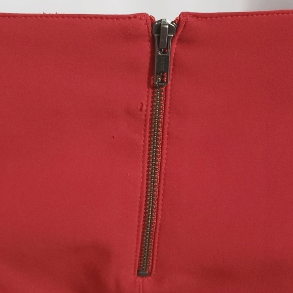 Leith. NWOT. Red Mini Skirt; Wide Waist Band; Back Zipper Closure. Size M. - Picture 4 of 11